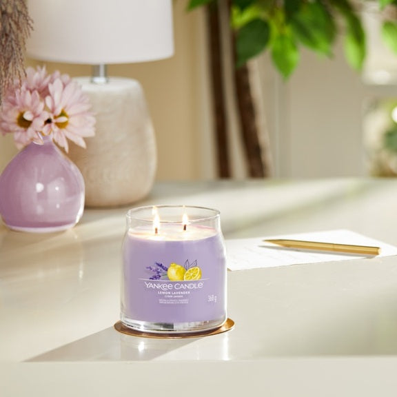 Yankee Candle Lemon Lavender 368gr - Medium Signature à 2 mèches