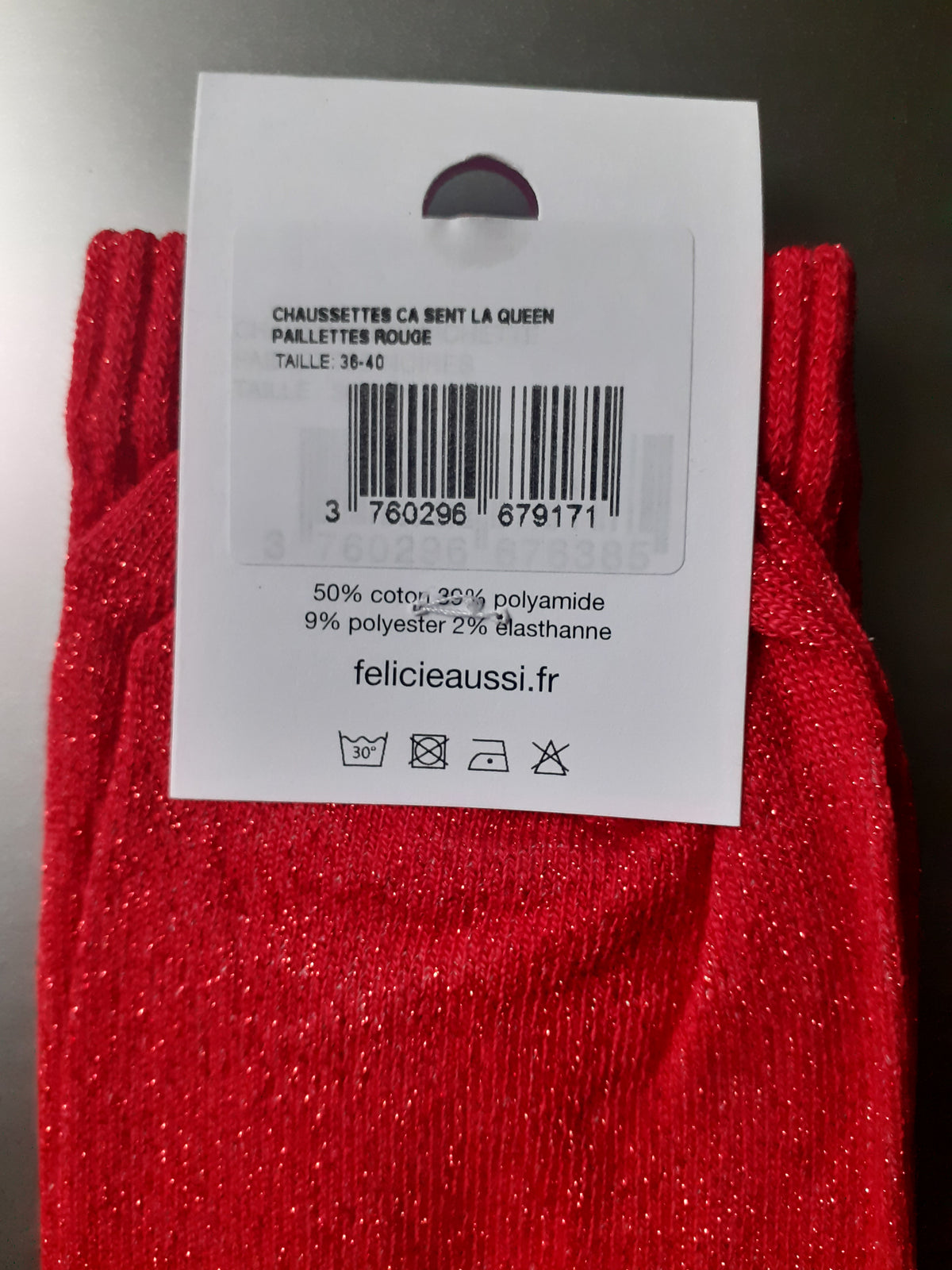 Félicie Aussi chaussettes à paillettes Ça sent la Queen 36/40 rouge composition