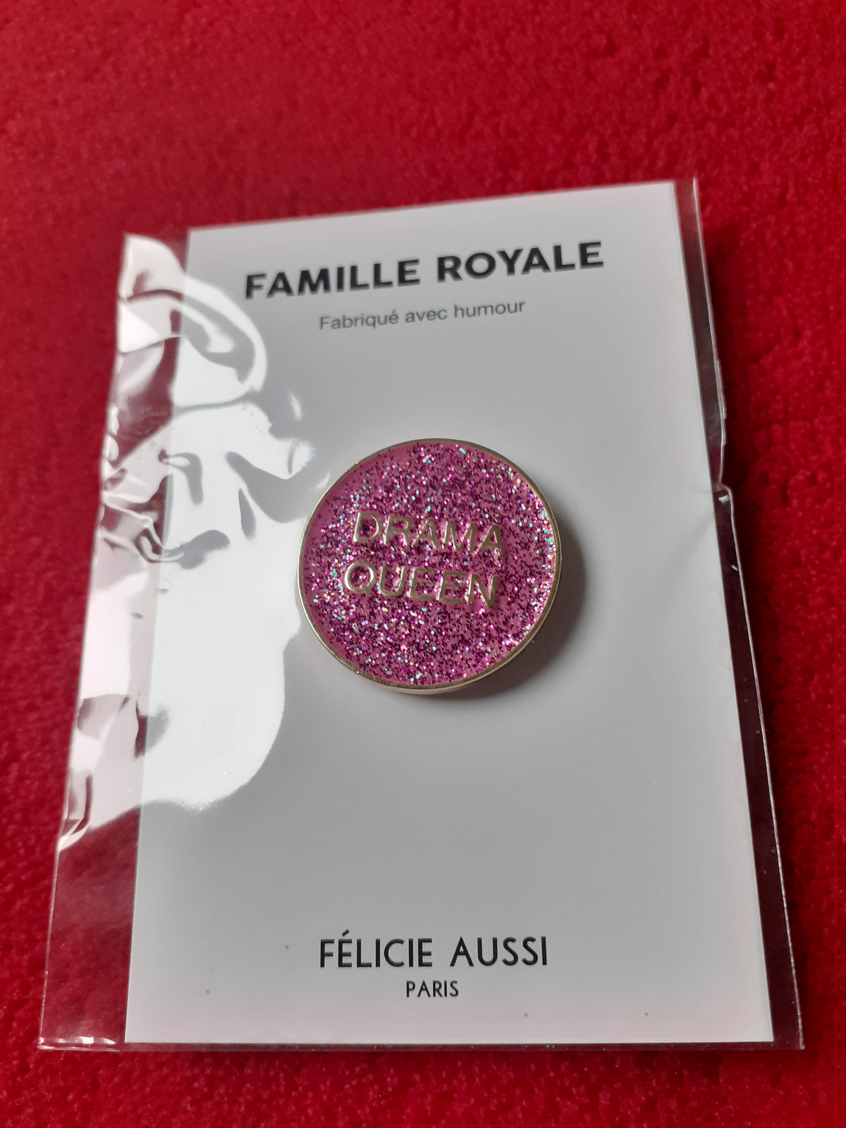 Félicie Aussi - Pin’s à paillettes - DRAMA QUEEN - rond rose