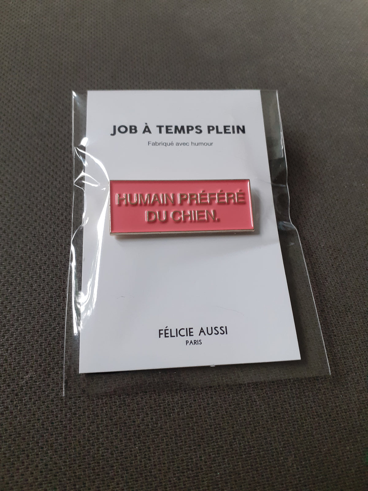 Félicie Aussi - Pin’s rectangulaire - Humain préféré du Chien - Corail