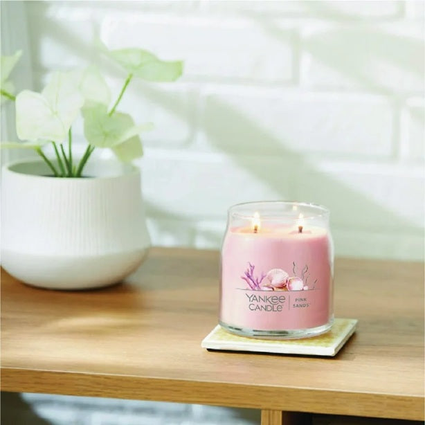 Yankee Candle Pink Sands 368gr - Medium Signature à 2 mèches