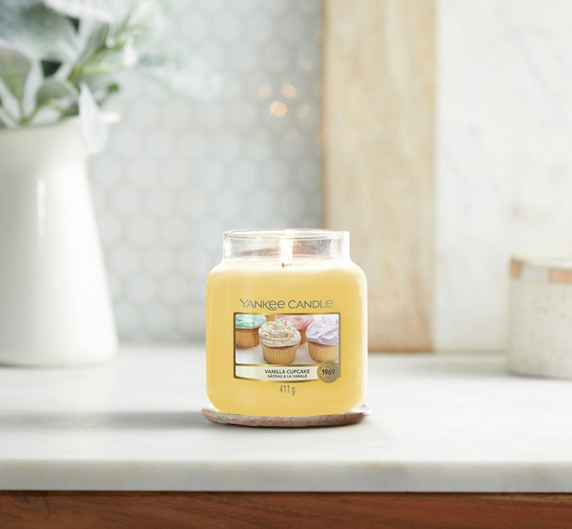 Yankee Candle Vanilla Cupcake 411gr - Medium Jar